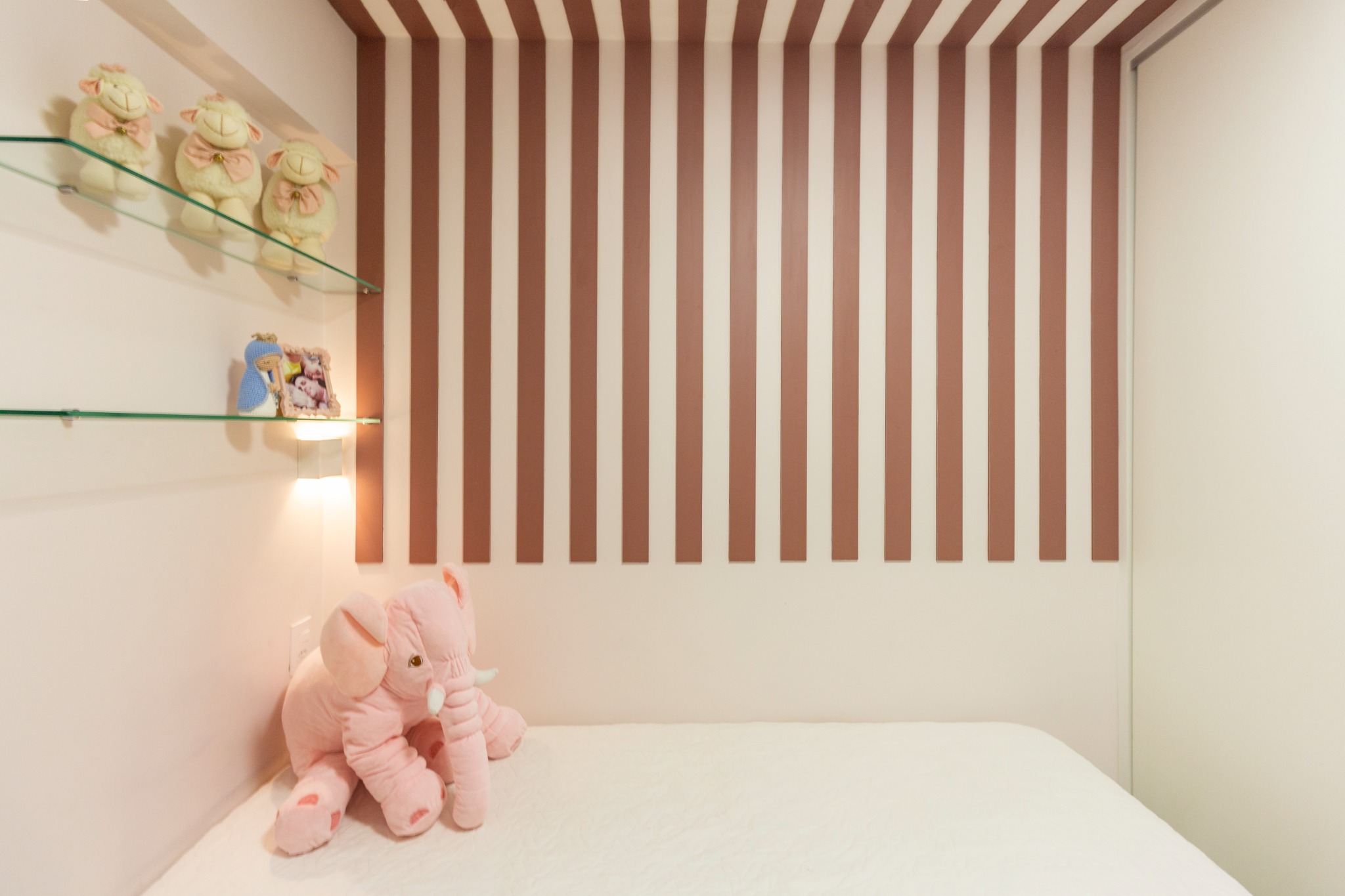 Detalhe da parede decorativa do quarto infantil