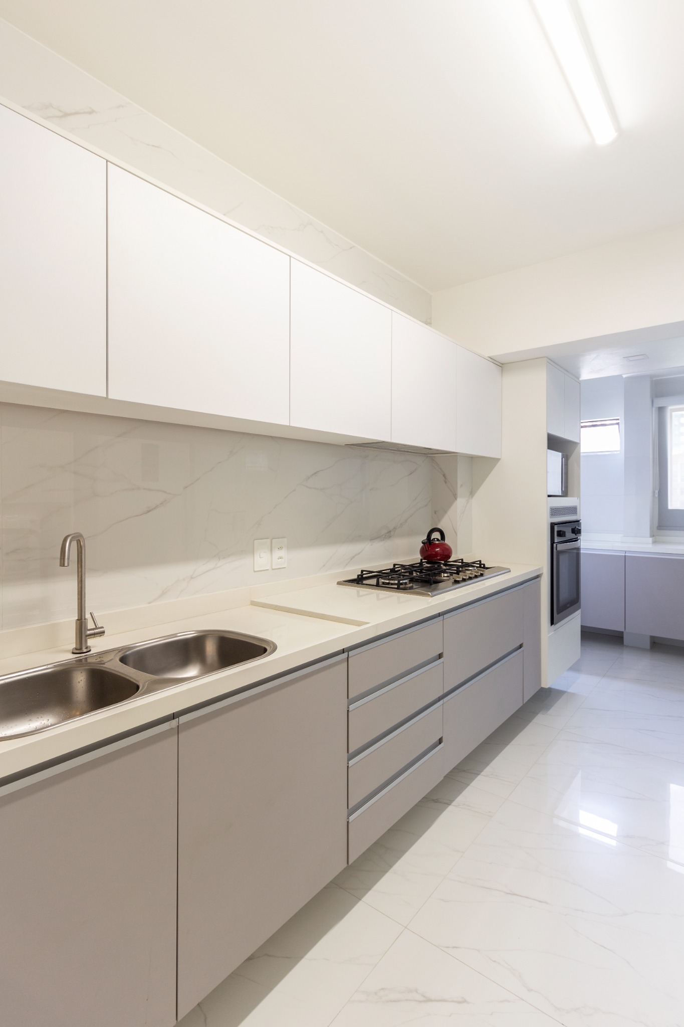 Detalhe da marcenaria e bancada da cozinha